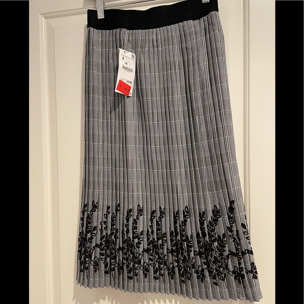 NWT ZARA Pleated Skirt Size S